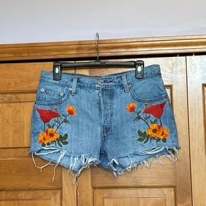 Levi Distressed Shorts , Size 29